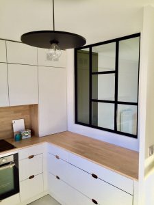 Verrière simple dans un appartement